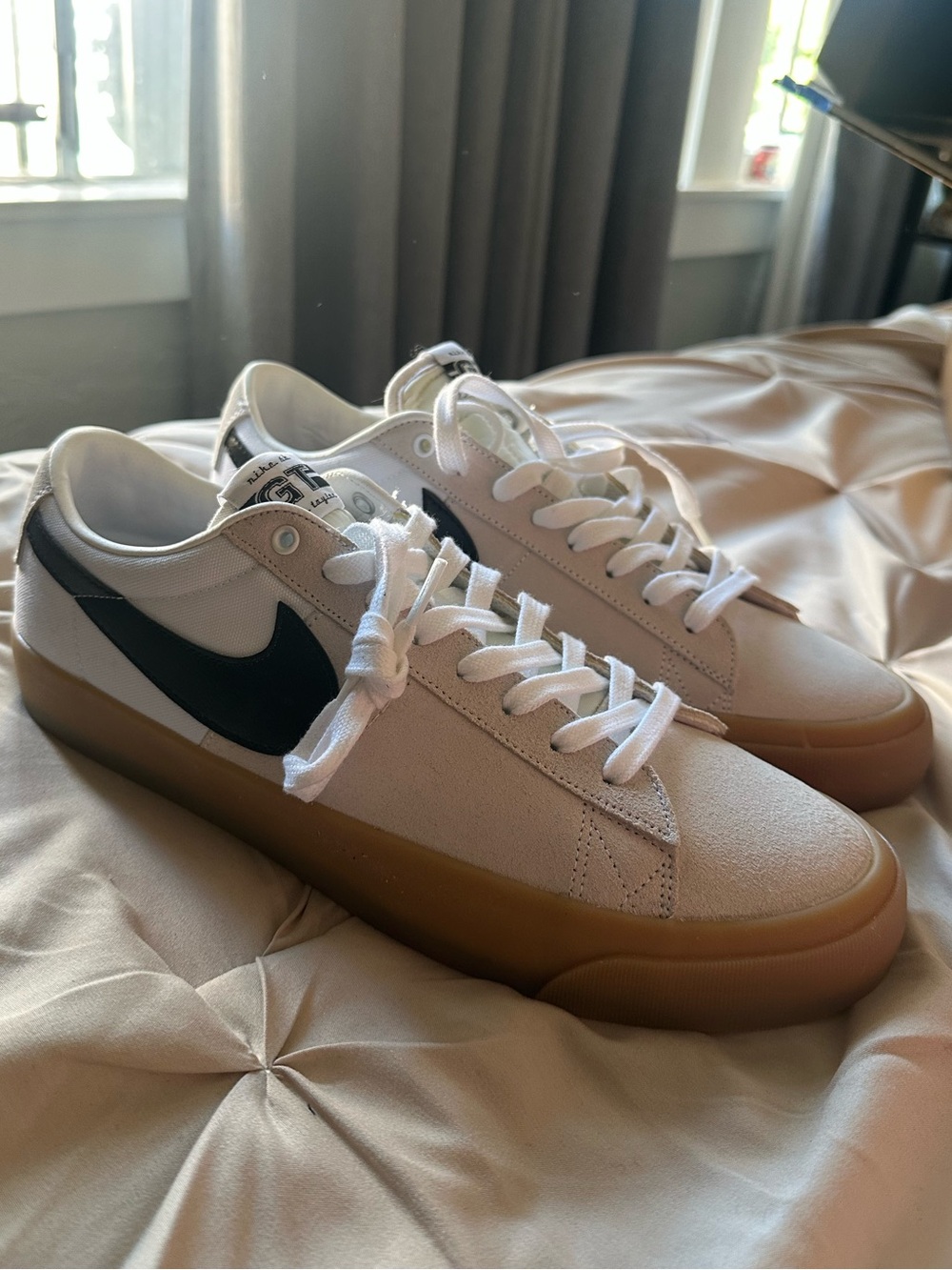 NIKE SB BLAZER LOW PRO GT WHITE GUM BLACK